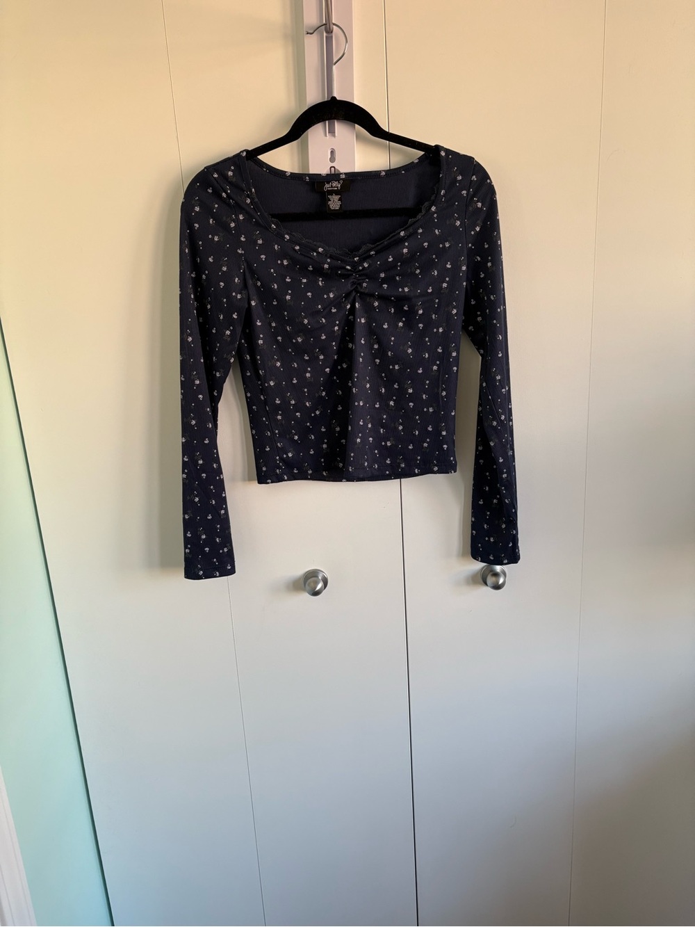 Women's Navy Floral Long-Sleeve lace Front Top